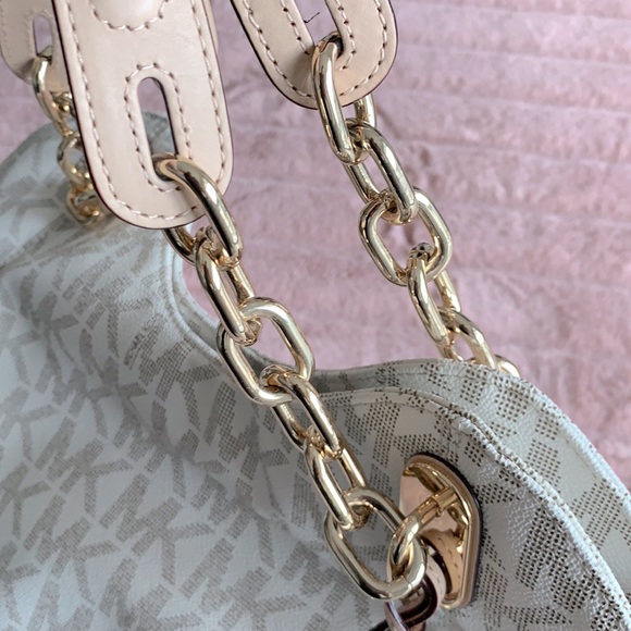 Michael Kors Vanilla purse - Picture 3 of 10
